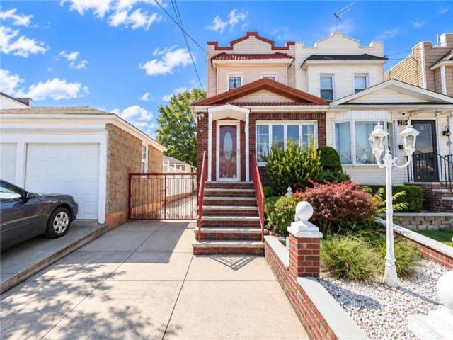  3 BR,  3.00 BTH &nbsp;Single family style home in Old Mill Basin