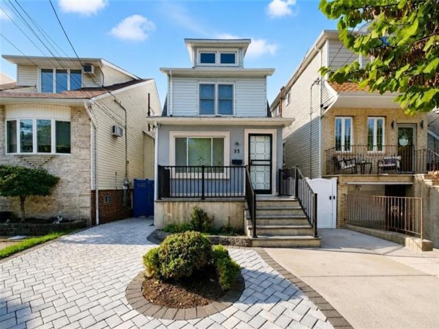  3 BR,  1.00 BTH &nbsp;Single family style home in Fort Wadsworth