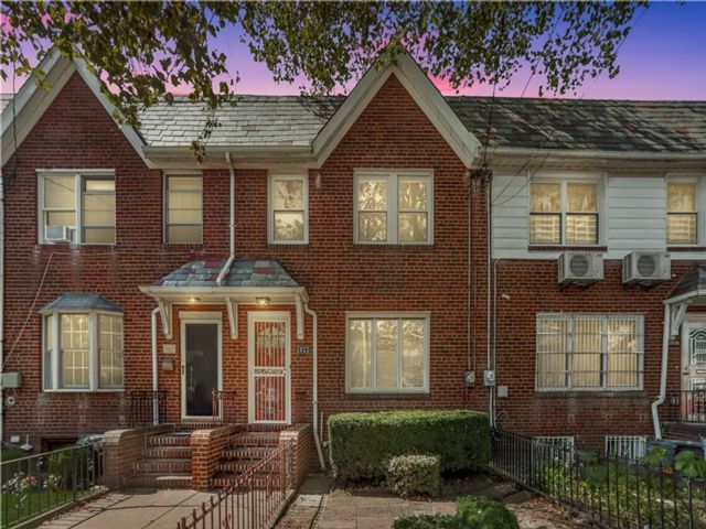  3 BR,  1.00 BTH &nbsp;Single family style home in Marine Park