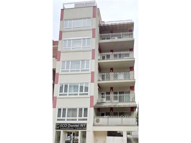  3 BR,  3.00 BTH &nbsp;Condominium style home in Sheepshead Bay