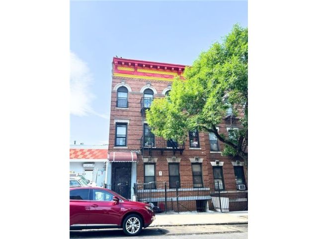 17 BR,  6.00 BTH &nbsp;Multi-family style home in Sunset Park