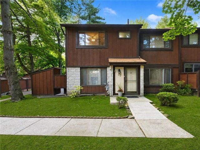  3 BR,  4.00 BTH &nbsp;Condominium style home in Latourette
