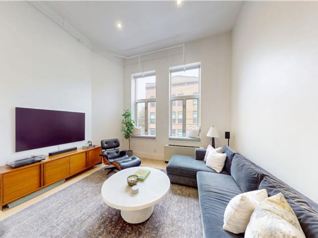  1 BR,  1.00 BTH &nbsp;Condominium style home in Clinton Hill