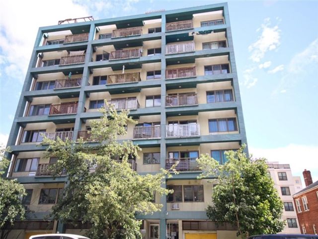  1 BR,  2.00 BTH &nbsp;Condominium style home in Brighton Beach