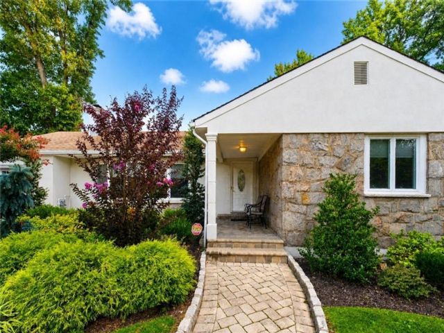  4 BR,  3.00 BTH &nbsp;Single family style home in Todt Hil