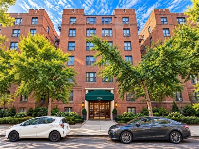  1 BR,  1.00 BTH &nbsp;Co-op style home in Bay Ridge