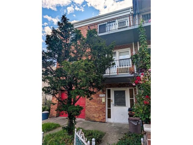 6 BR,  4.00 BTH &nbsp;Multi-family style home in Ozone Park