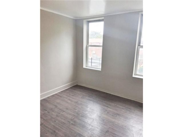  3 BR,  1.00 BTH &nbsp;Multi-family style home in Brownsville