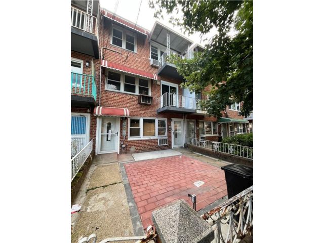  6 BR,  0.00 BTH &nbsp;Multi-family style home in Old Mill Basin