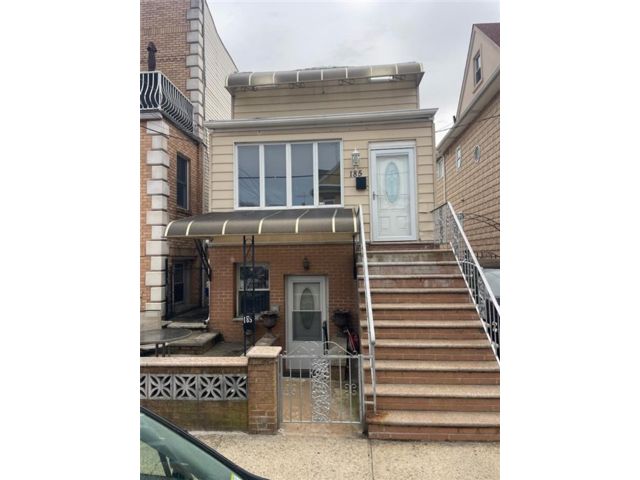  2 BR,  2.00 BTH &nbsp;Multi-family style home in Bath Beach