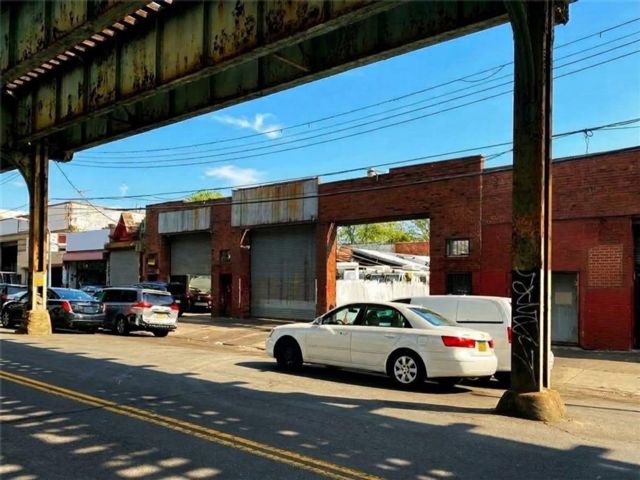 Studio,  0.00 BTH &nbsp;Commercial style home in Midwood