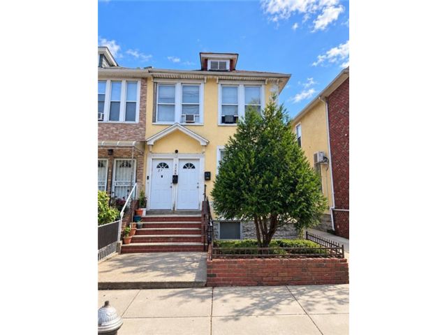  7 BR,  0.00 BTH &nbsp;Multi-family style home in Bensonhurst