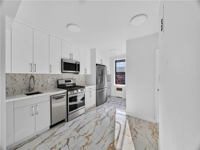  1 BR,  1.00 BTH &nbsp;Co-op style home in Brighton Beach