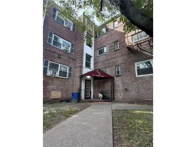  2 BR,  1.00 BTH &nbsp;Co-op style home in Forest Hills