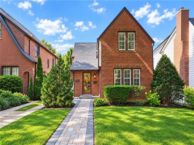  4 BR,  2.00 BTH &nbsp;Single family style home in Murray Hill
