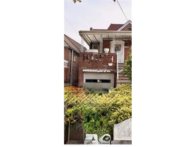  3 BR,  3.00 BTH &nbsp;Multi-family style home in East Flatbush