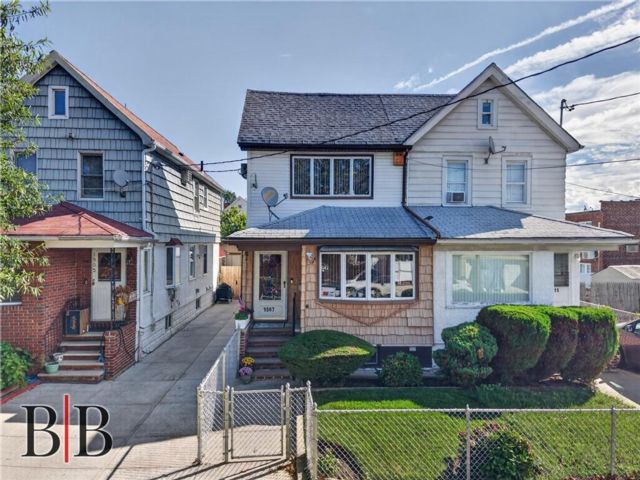  3 BR,  1.00 BTH &nbsp;Single family style home in Old Mill Basin