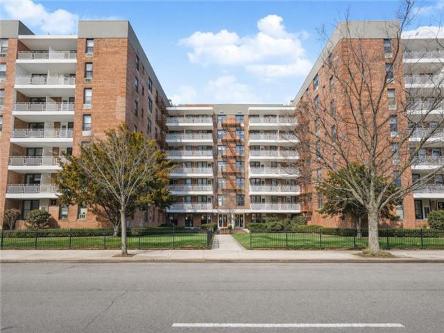  1 BR,  1.00 BTH &nbsp;Co-op style home in Sheepshead Bay