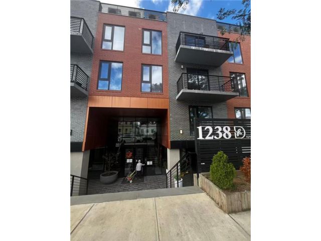  1 BR,  1.00 BTH &nbsp;Condominium style home in Dyker Heights