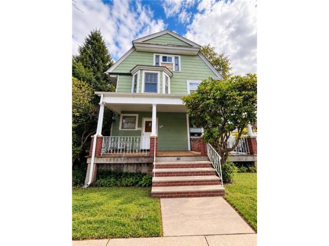  5 BR,  3.00 BTH &nbsp;Multi-family style home in West Brighton