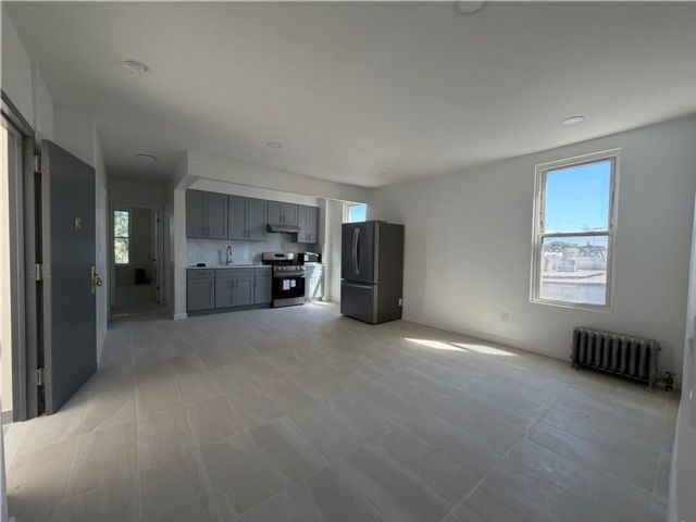 4 BR,  1.00 BTH &nbsp;Multi-family style home in Ozone Park