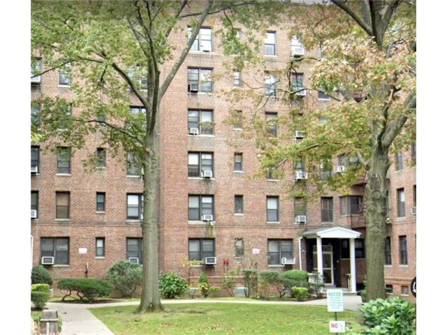  2 BR,  1.00 BTH &nbsp;Co-op style home in Sheepshead Bay