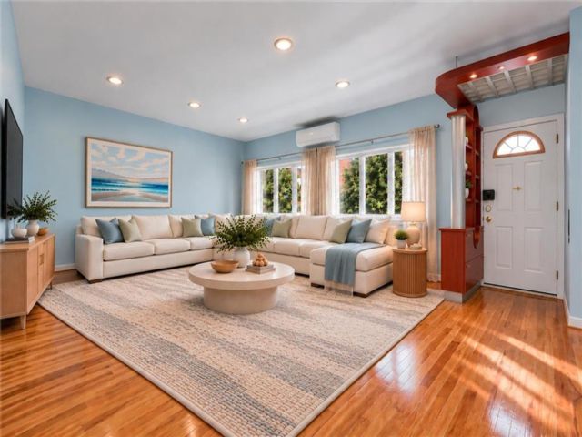  3 BR,  2.00 BTH &nbsp;Condominium style home in Bensonhurst