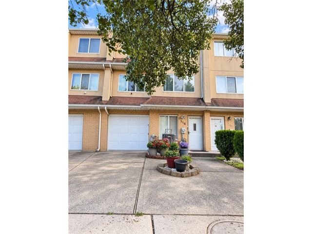  2 BR,  2.00 BTH &nbsp;Single family style home in Rossville