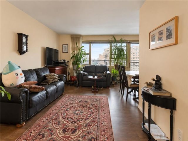  1 BR,  1.00 BTH &nbsp;Co-op style home in Coney Island