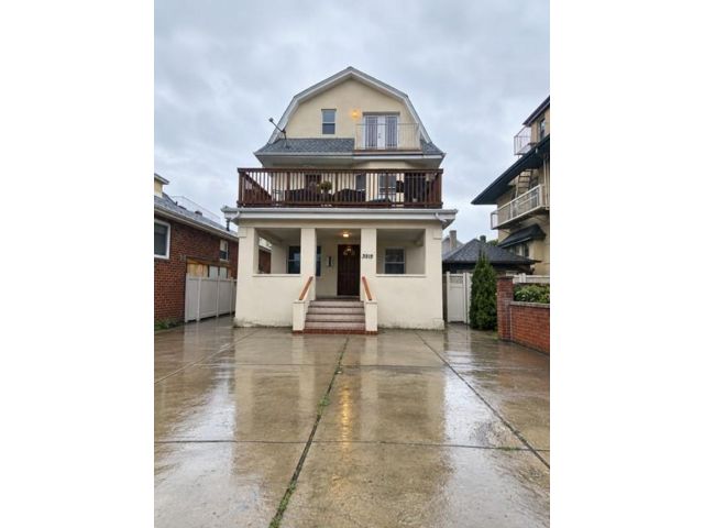 Studio,  3.00 BTH &nbsp;Multi-family style home in Seagate