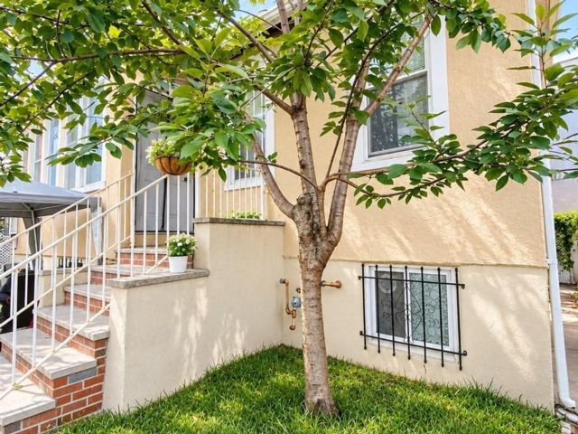  4 BR,  1.50 BTH &nbsp;Single family style home in Brighton Beach
