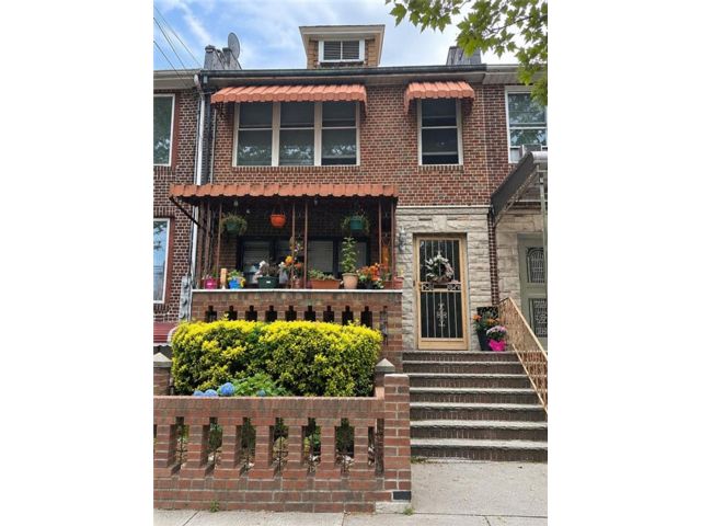 Studio,  2.00 BTH &nbsp;Multi-family style home in Dyker Heights