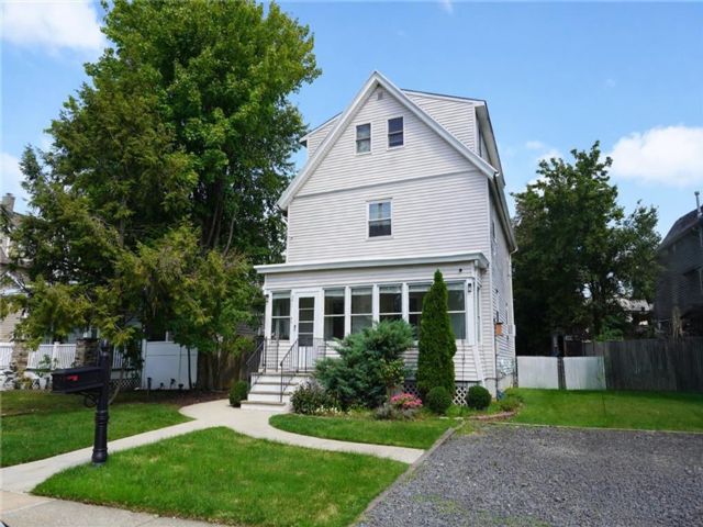  4 BR,  0.00 BTH &nbsp;Multi-family style home in Tottenville