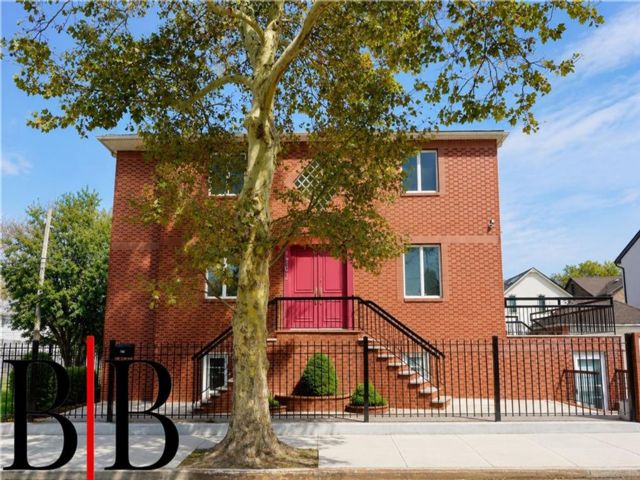  4 BR,  4.00 BTH &nbsp;Single family style home in Bergen Beach