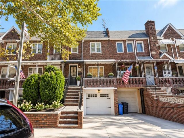  3 BR,  1.00 BTH &nbsp;Single family style home in Bensonhurst