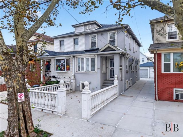  3 BR,  3.00 BTH &nbsp;Single family style home in Bergen Beach
