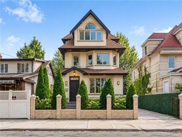  6 BR,  5.00 BTH &nbsp;Single family style home in Sheepshead Bay
