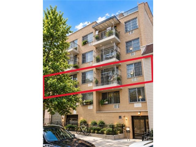  2 BR,  1.00 BTH &nbsp;Condominium style home in Sunset Park