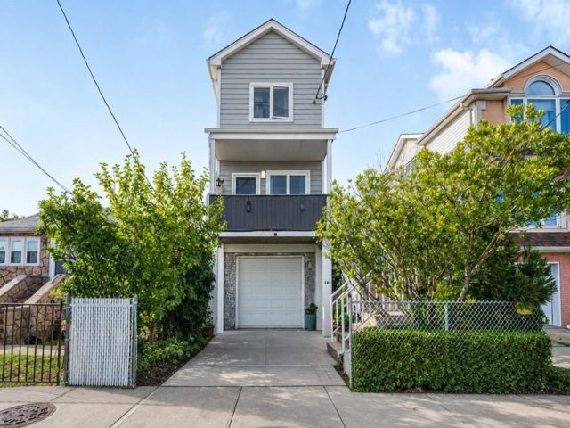  2 BR,  2.00 BTH &nbsp;Single family style home in South Beach