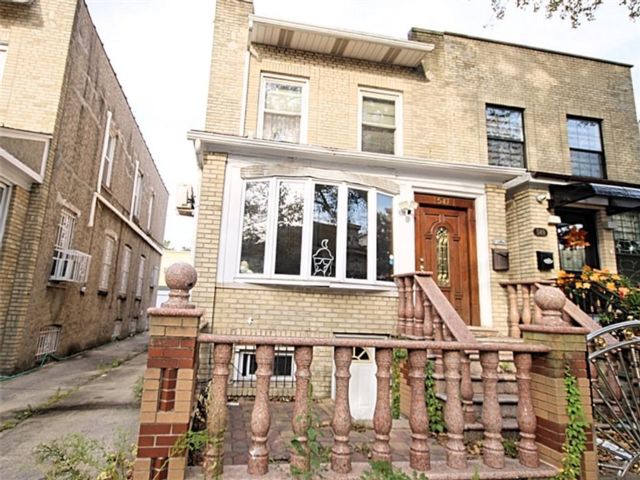  4 BR,  3.00 BTH &nbsp;Single family style home in Bay Ridge