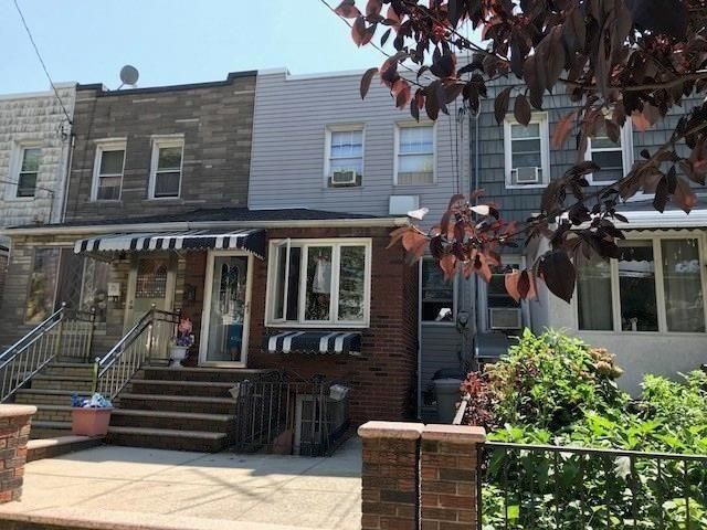  3 BR,  3.00 BTH &nbsp;Single family style home in Bensonhurst