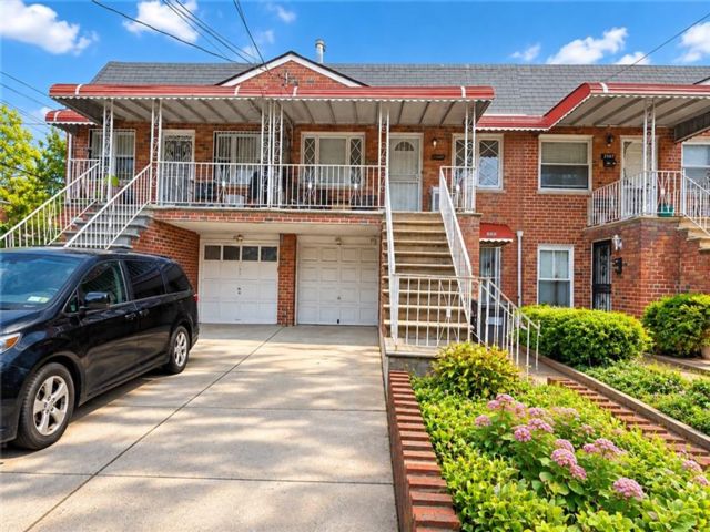  3 BR,  2.00 BTH &nbsp;Multi-family style home in Bath Beach