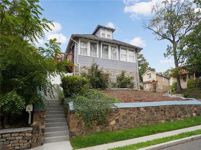  4 BR,  2.00 BTH &nbsp;Single family style home in Great Kill
