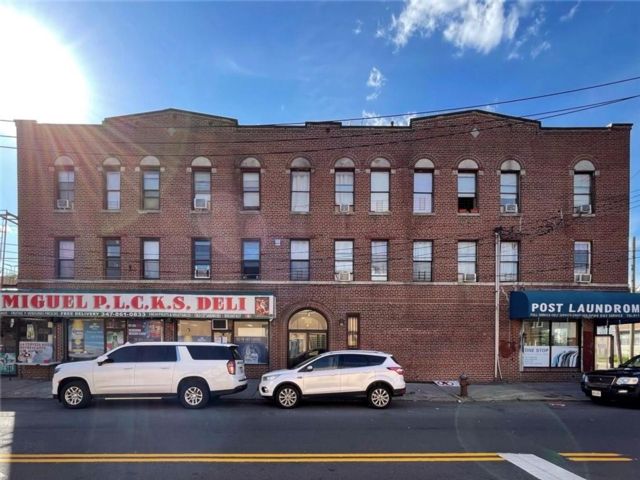 12 BR,  0.00 BTH &nbsp;Multi-family style home in Port Richmond