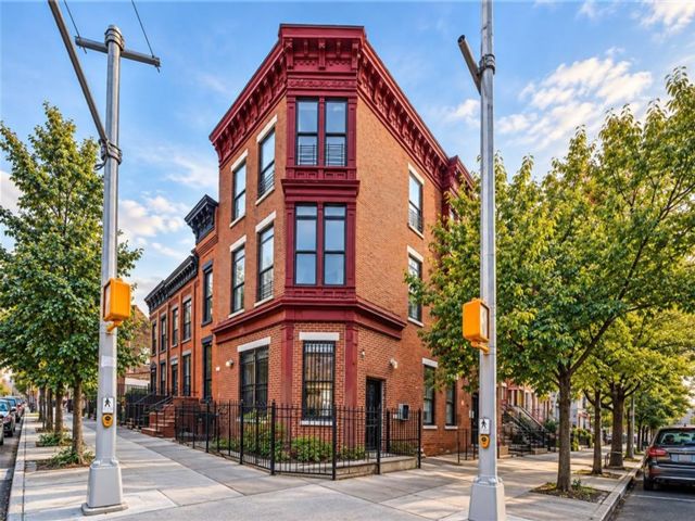  7 BR,  6.00 BTH &nbsp;Multi-family style home in Bedford Stuyvesant