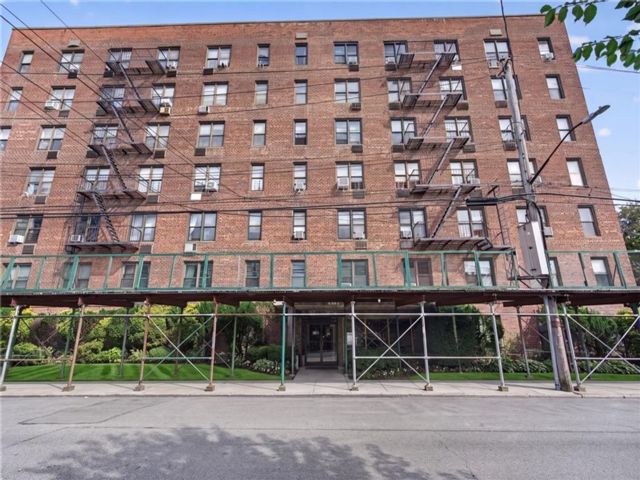  2 BR,  1.00 BTH &nbsp;Co-op style home in Sheepshead Bay