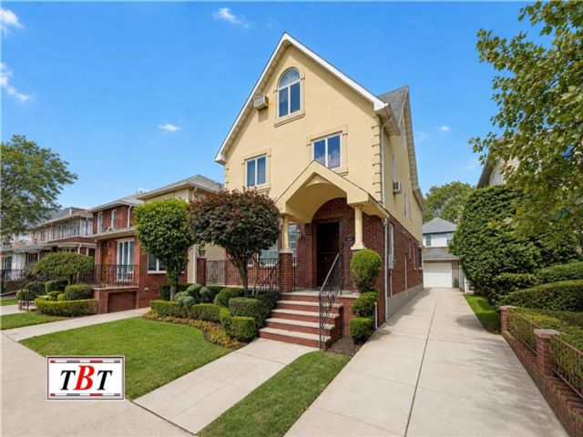  7 BR,  8.00 BTH &nbsp;Single family style home in Madison
