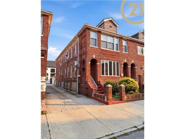  8 BR,  4.50 BTH &nbsp;Multi-family style home in Sheepshead Bay