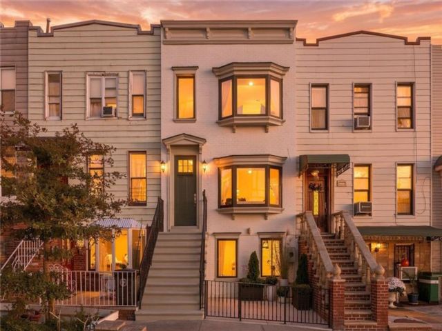  3 BR,  3.00 BTH &nbsp;Single family style home in Greenwood Heights