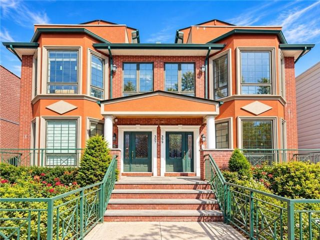 Studio,  6.00 BTH &nbsp;Multi-family style home in Bay Ridge